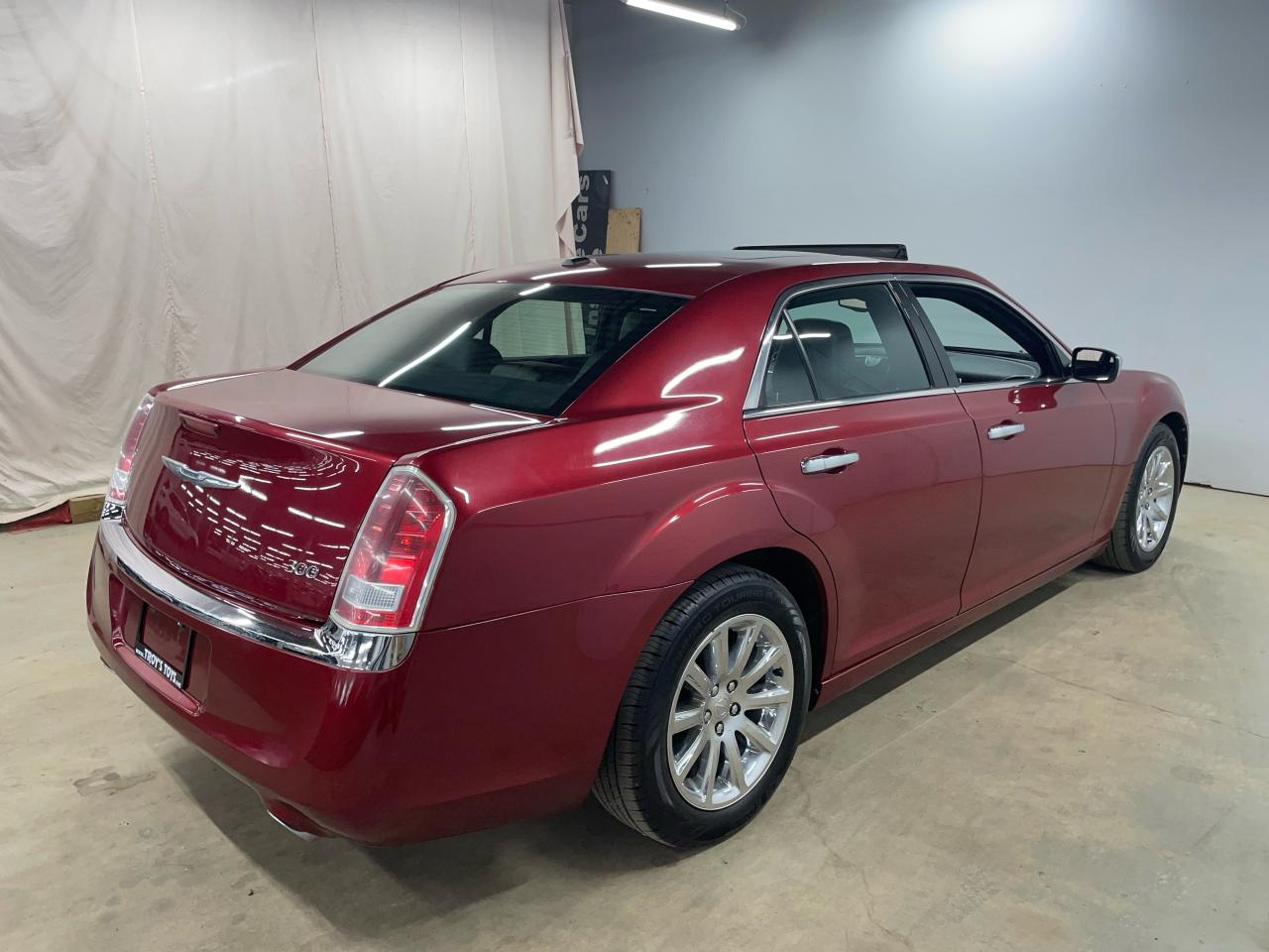 2012 Chrysler 300 4dr Sdn V6 Limited RWD Photo7