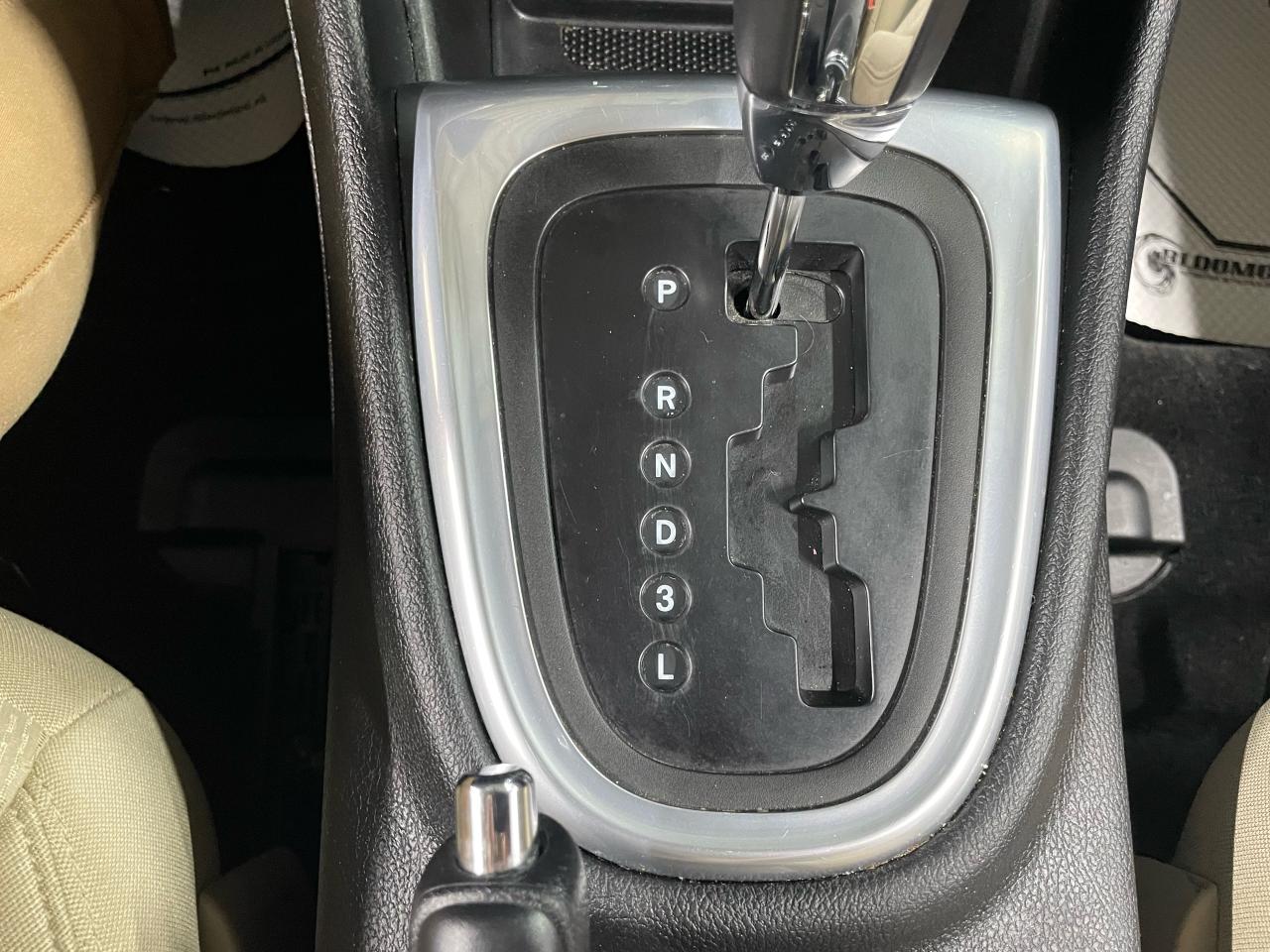2014 Chrysler 200 LX Photo17