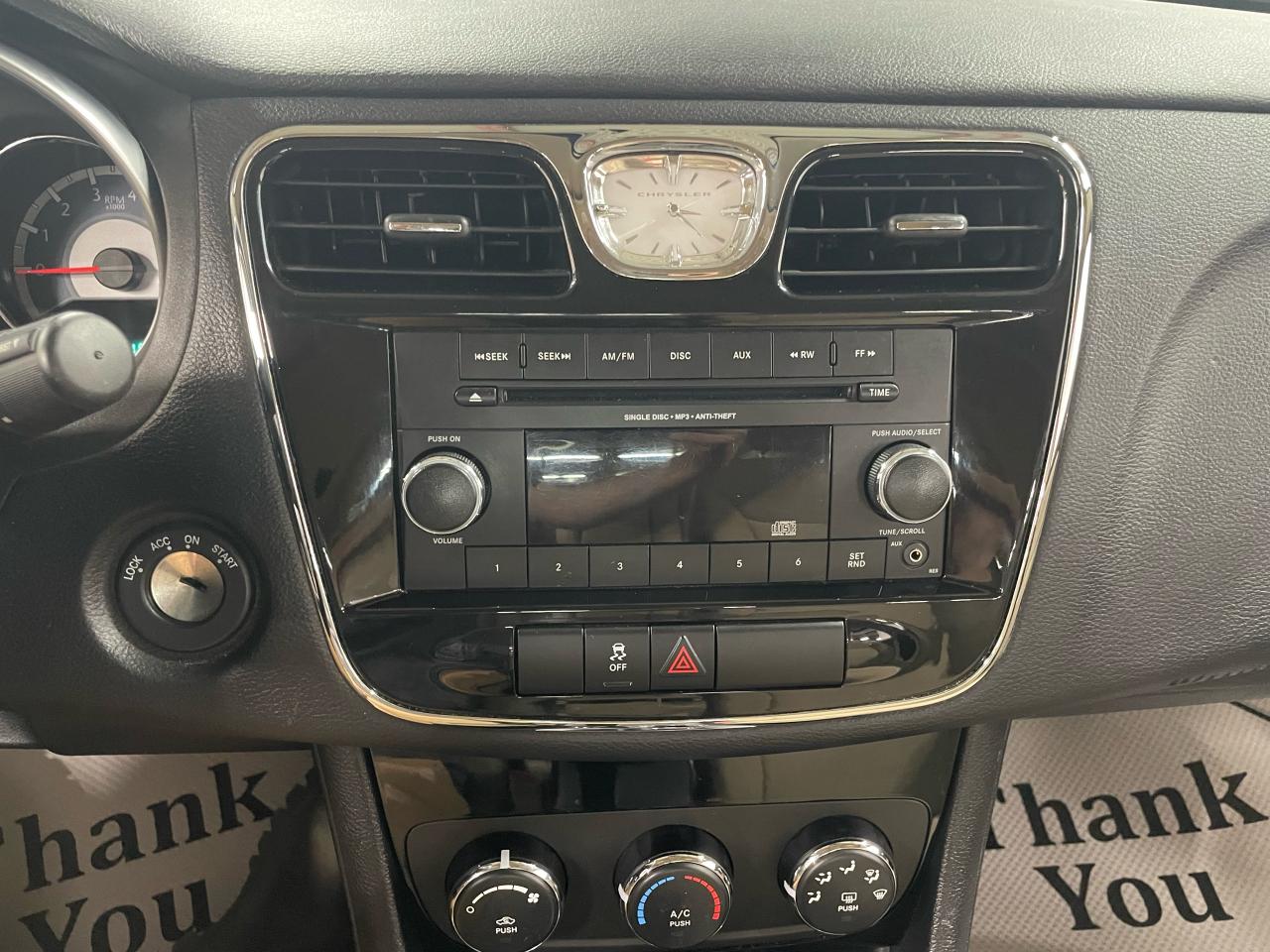 2014 Chrysler 200 LX Photo11
