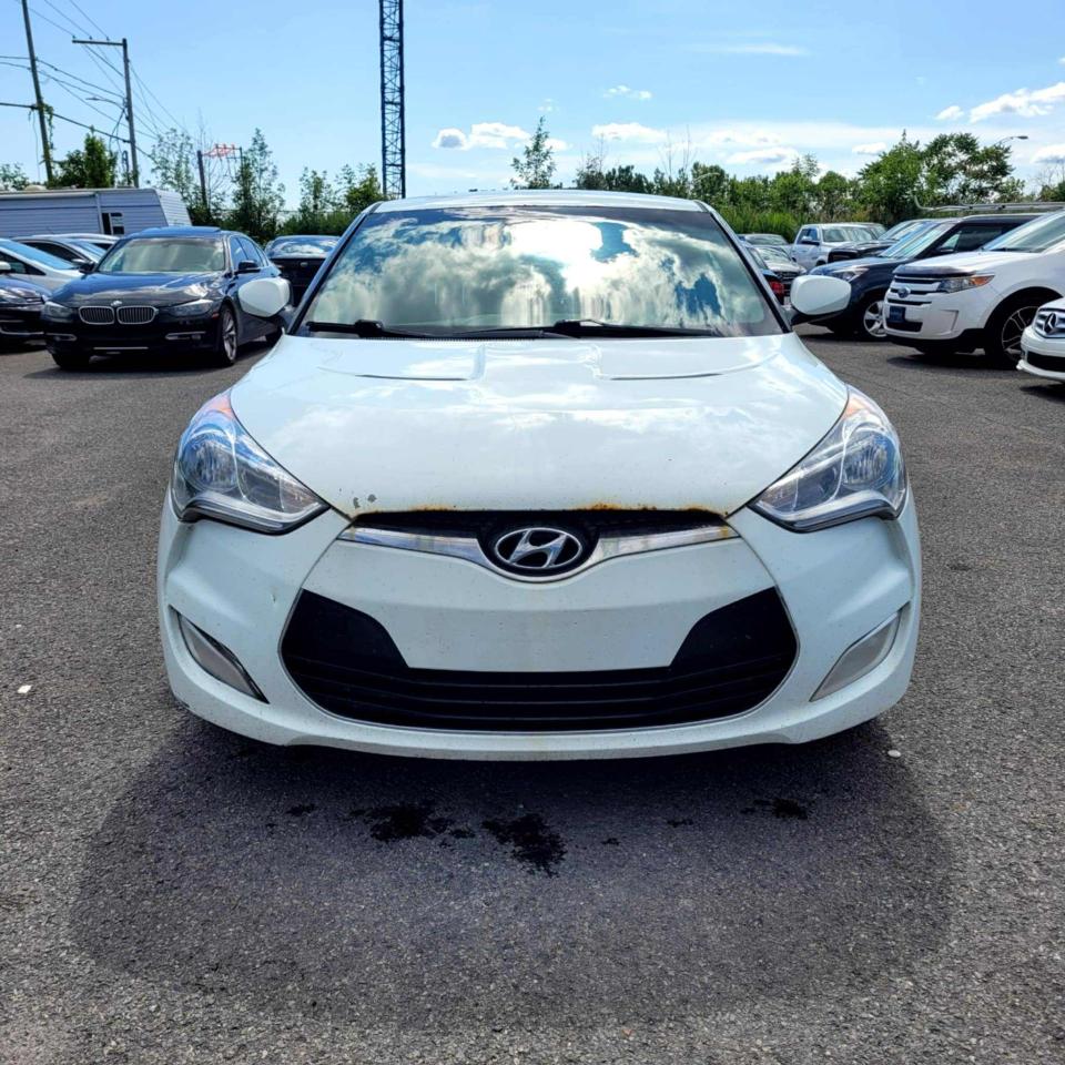 2013 Hyundai Veloster  - Photo #2