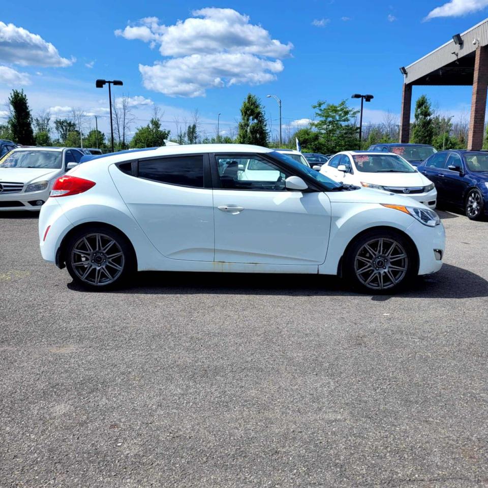 2013 Hyundai Veloster  - Photo #3