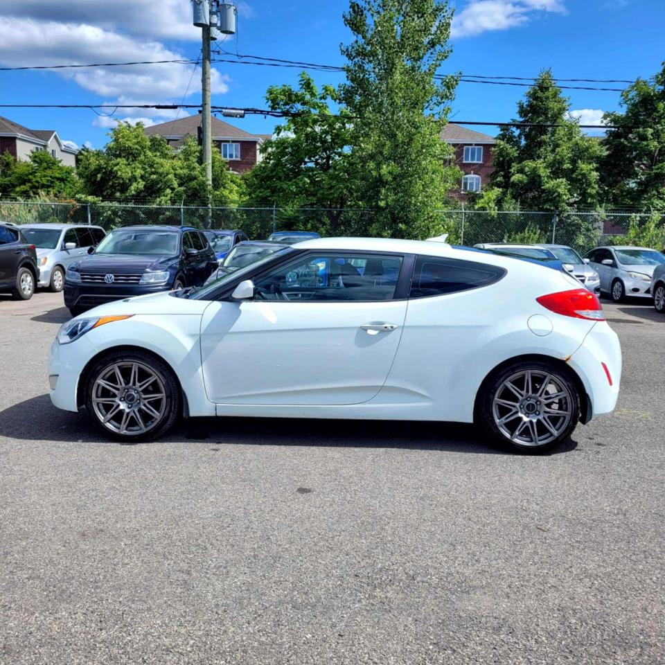 2013 Hyundai Veloster  - Photo #4