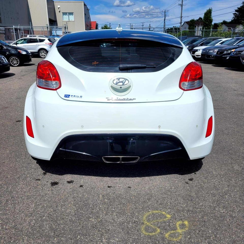 2013 Hyundai Veloster  - Photo #5