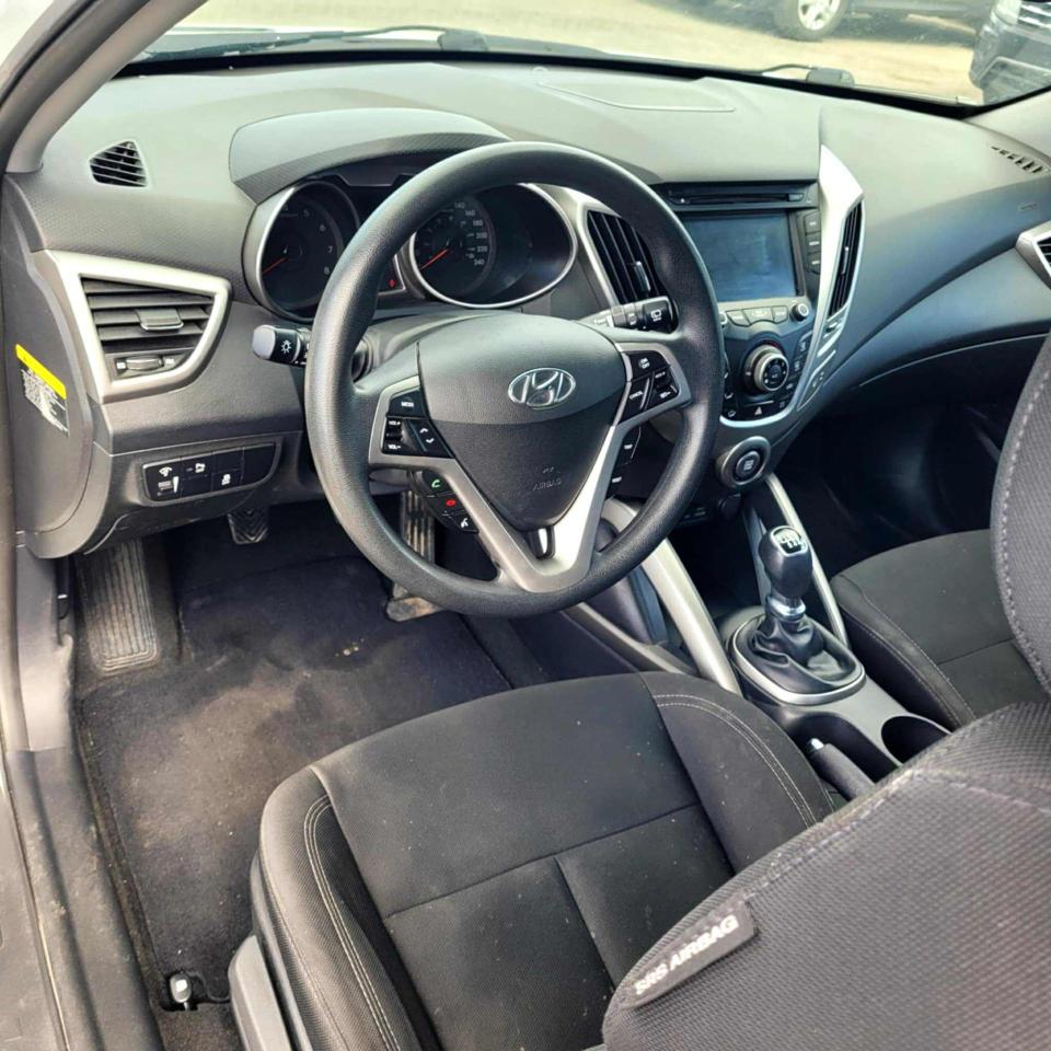 2013 Hyundai Veloster  - Photo #6