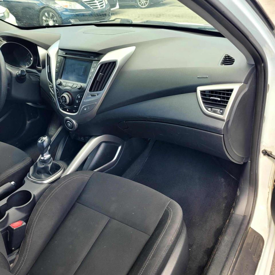 2013 Hyundai Veloster  - Photo #7