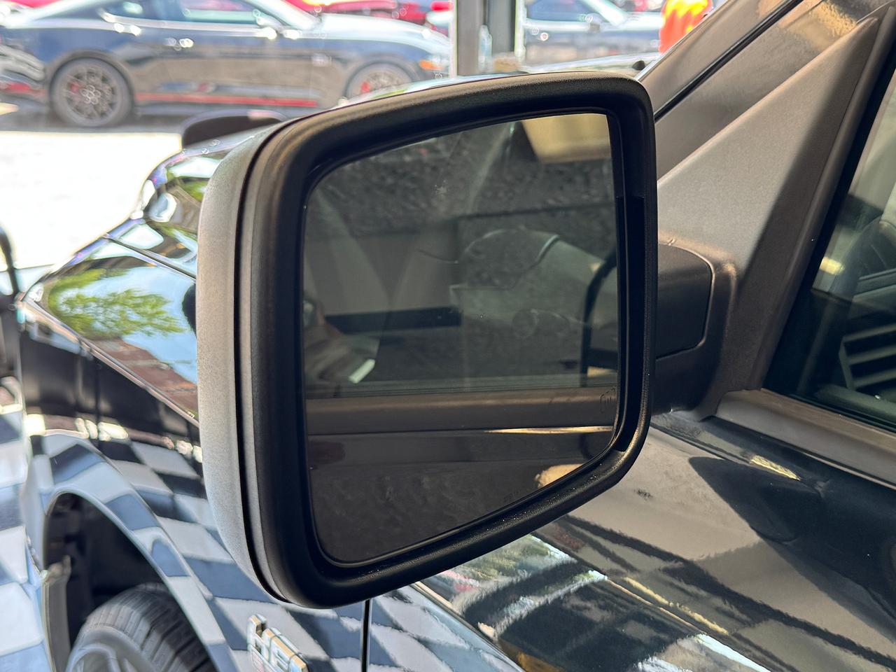 2017 RAM 1500 ST 4x4 CREW 5.7L V8 HEMI+New Tires+CLEAN CARFAX Photo