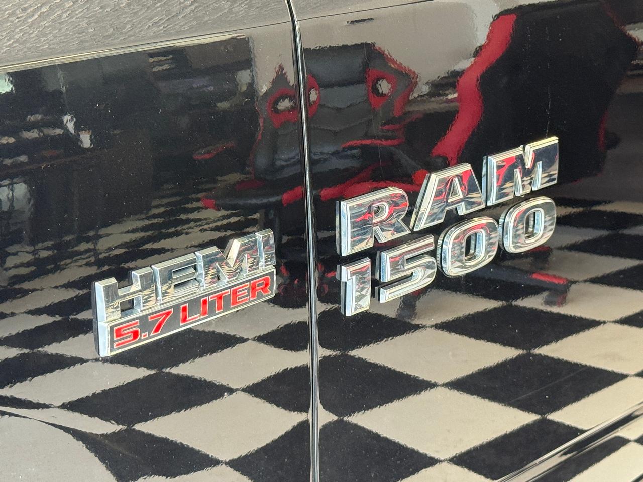 2017 RAM 1500 ST 4x4 CREW 5.7L V8 HEMI+New Tires+CLEAN CARFAX Photo