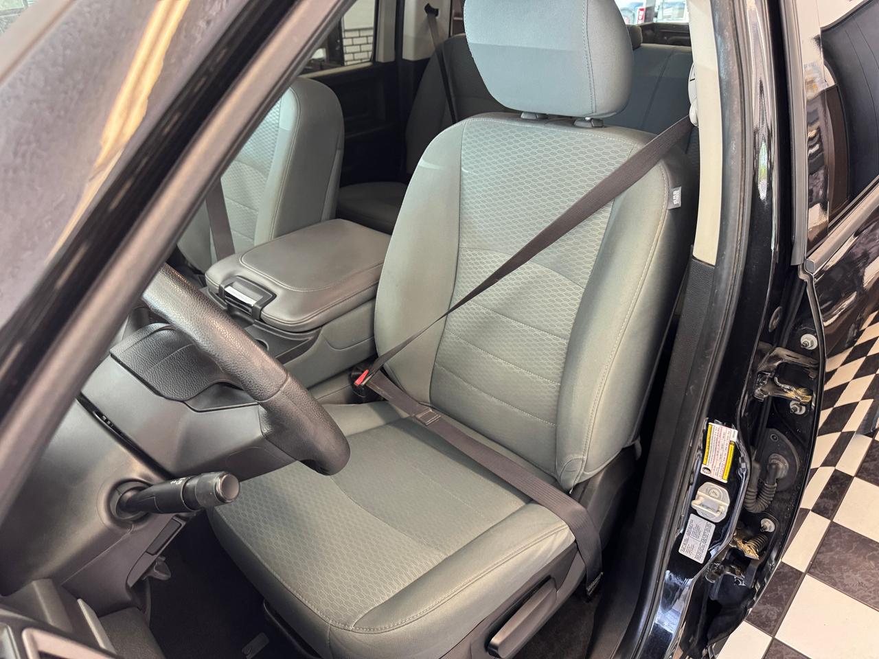 2017 RAM 1500 ST 4x4 CREW 5.7L V8 HEMI+New Tires+CLEAN CARFAX Photo