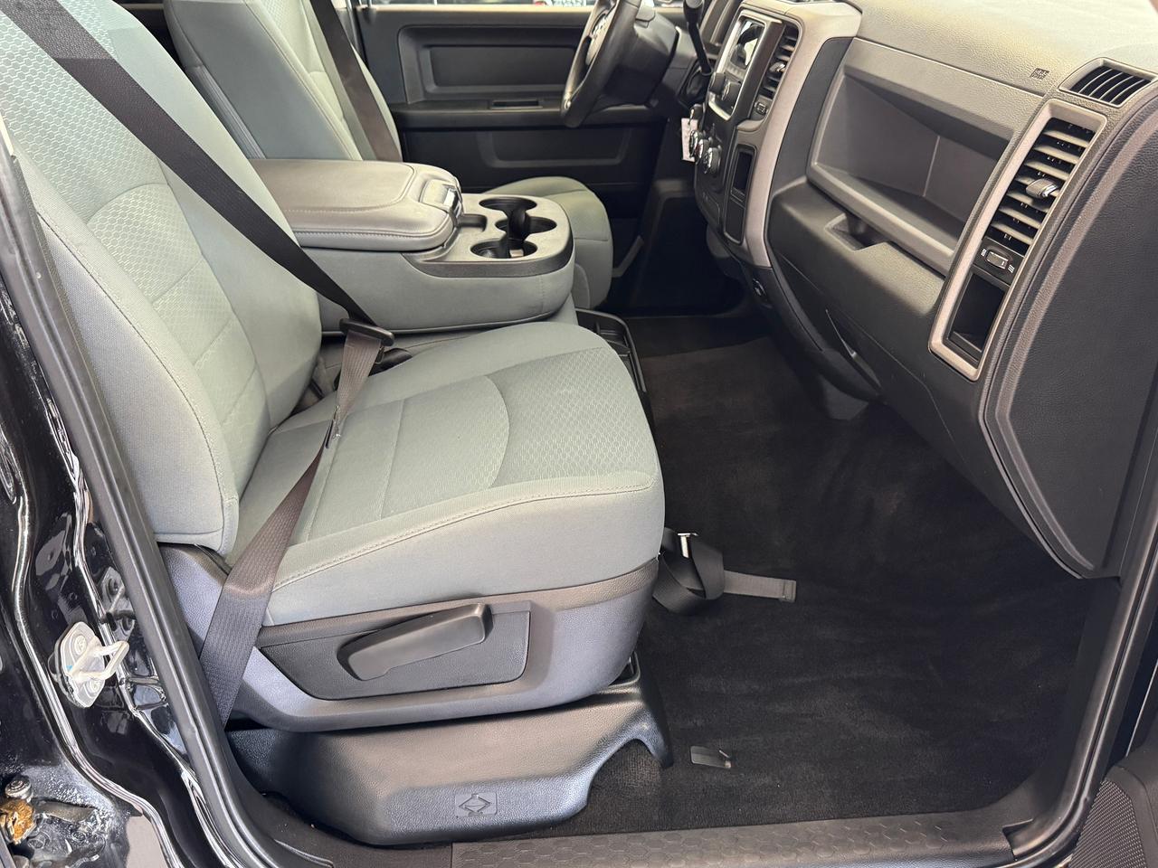 2017 RAM 1500 ST 4x4 CREW 5.7L V8 HEMI+New Tires+CLEAN CARFAX Photo