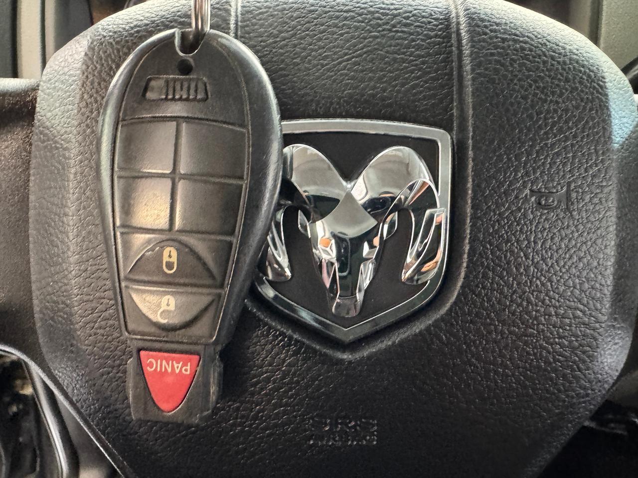 2017 RAM 1500 ST 4x4 CREW 5.7L V8 HEMI+New Tires+CLEAN CARFAX Photo