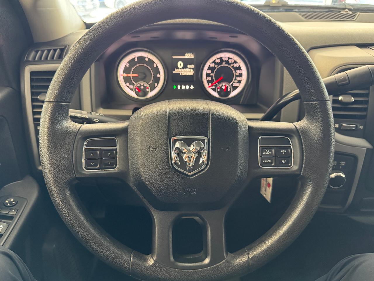 2017 RAM 1500 ST 4x4 CREW 5.7L V8 HEMI+New Tires+CLEAN CARFAX Photo