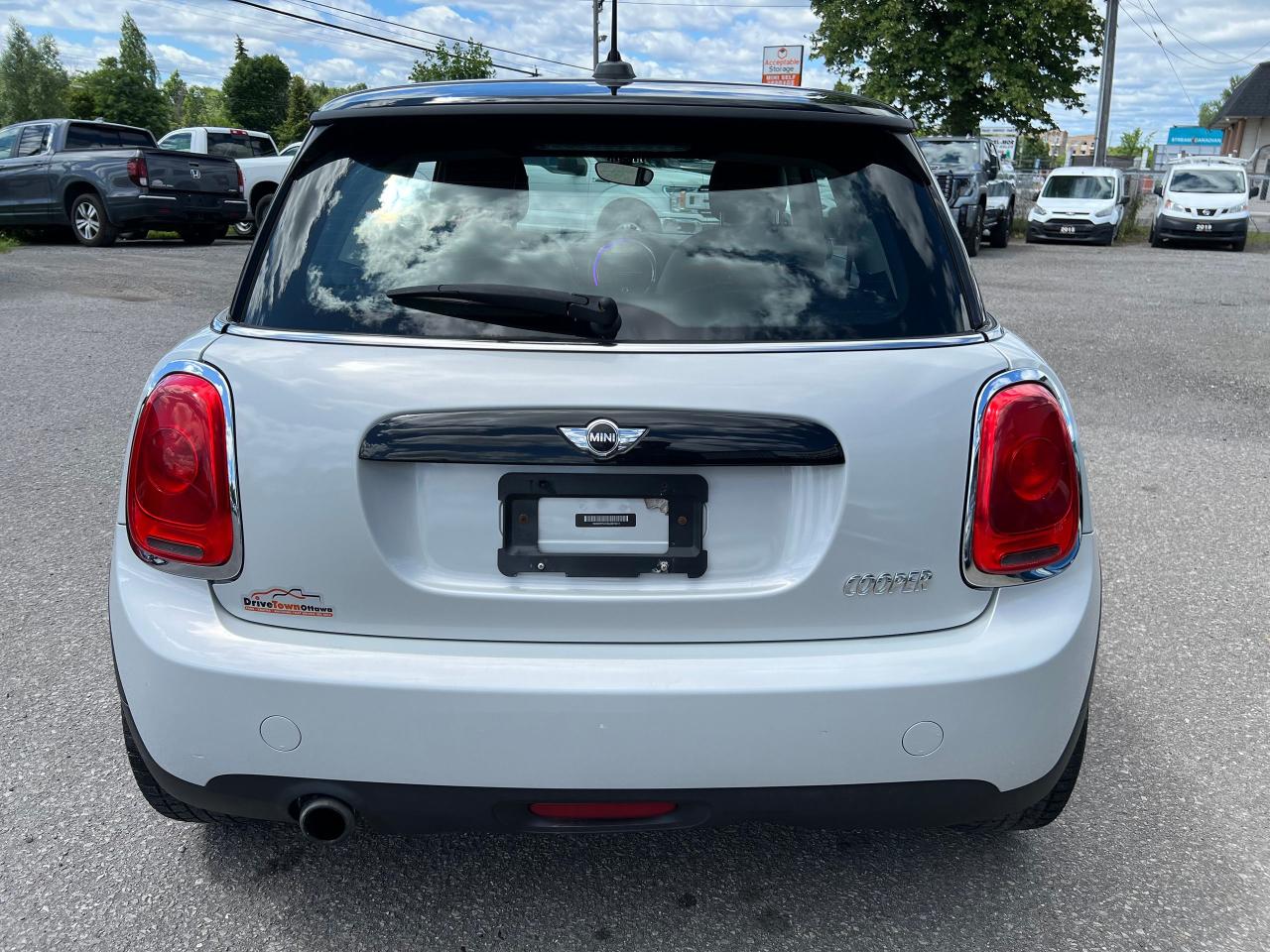 2016 MINI Cooper Automatic Photo2