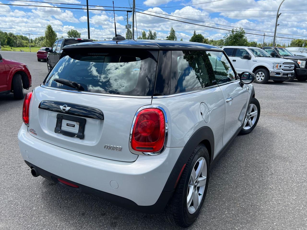 2016 MINI Cooper Automatic Photo3