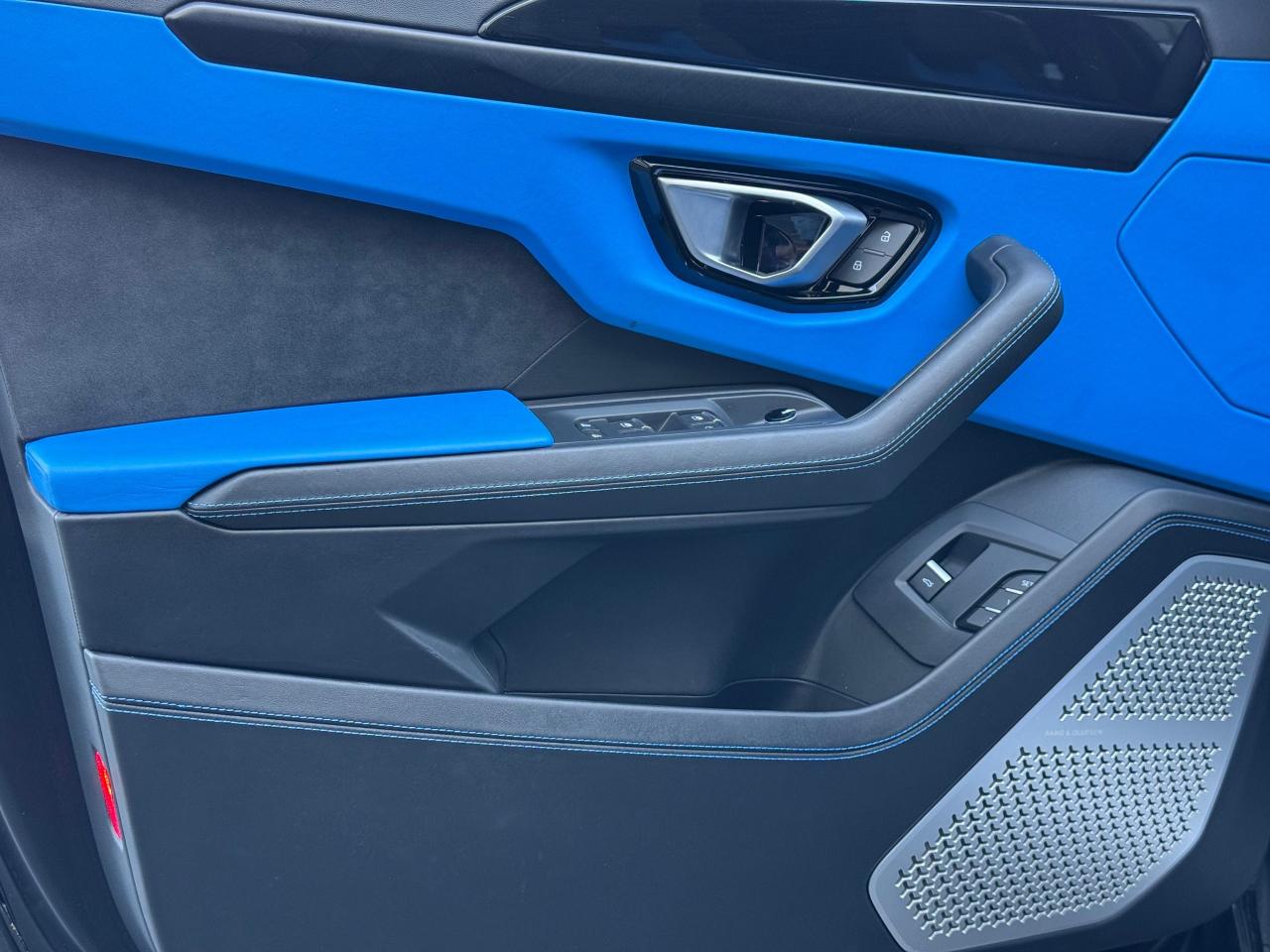 2022 Lamborghini Urus Base **WRAPPED MATTE BLACK**BLUE ELEOS PAINT** - Photo #27