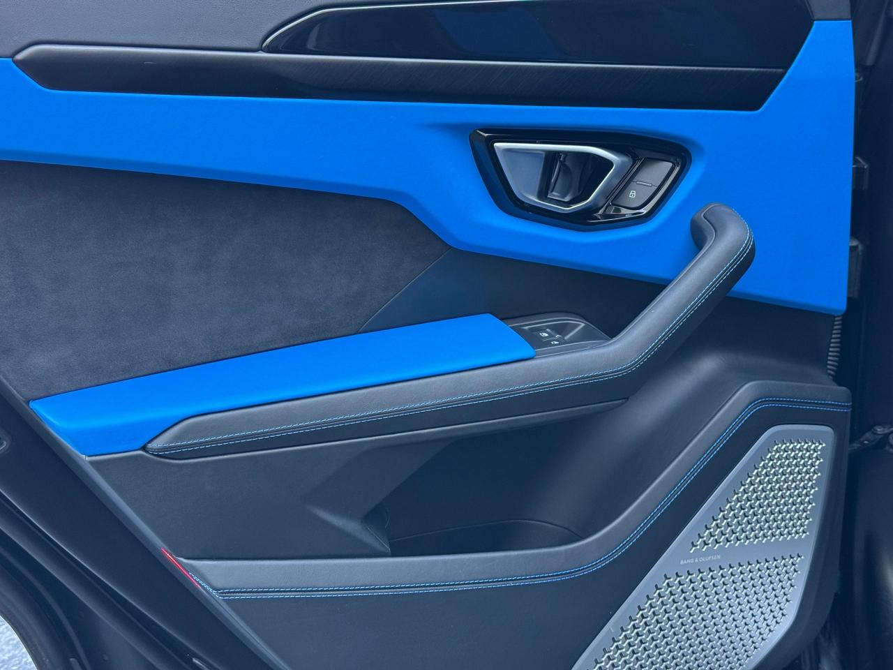 2022 Lamborghini Urus Base **WRAPPED MATTE BLACK**BLUE ELEOS PAINT** - Photo #46