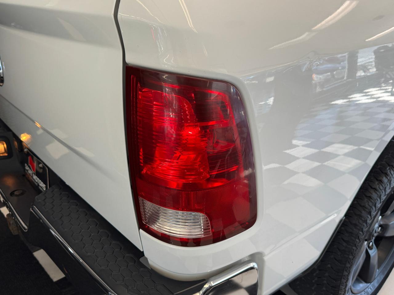 2016 RAM 1500 SXT 5.7L V8 HEMI 4x4 Quad+New Brakes+CLEAN CARFAX Photo