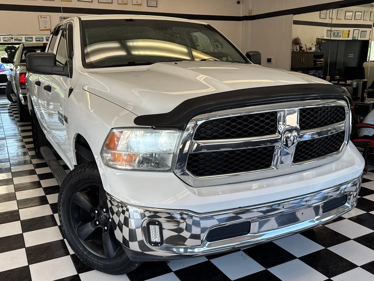 2016 RAM 1500 SXT 5.7L V8 HEMI 4x4 Quad+New Brakes+CLEAN CARFAX Photo