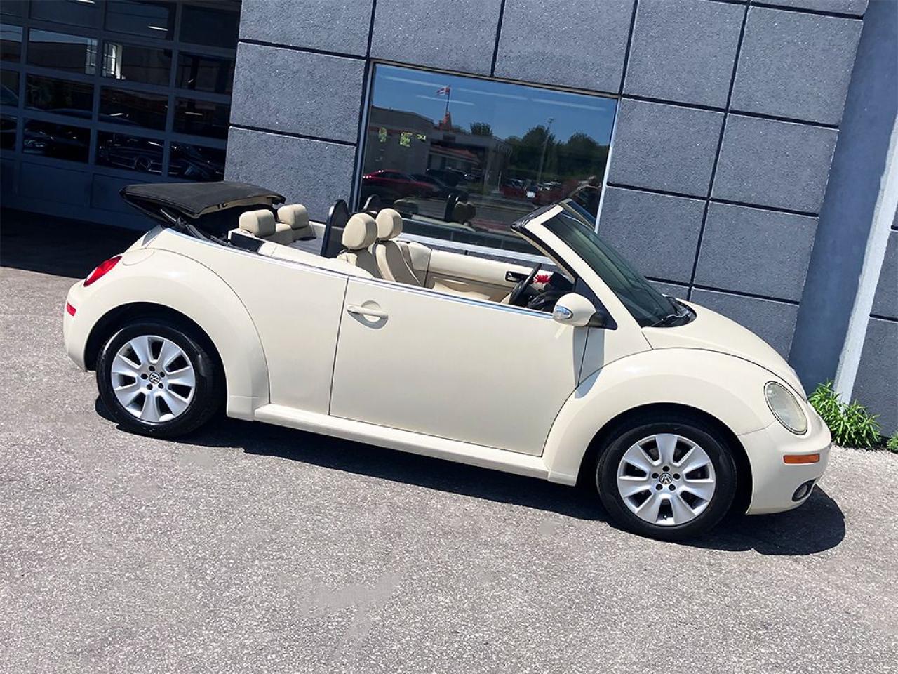 Used 2008 Volkswagen New Beetle CONVERTIBLE|LEATHER|ALLOYS|PWR TOP|WIND DEFLECTOR for sale in Toronto, ON