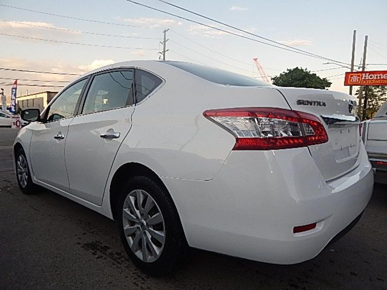 2014 Nissan Sentra S Photo3