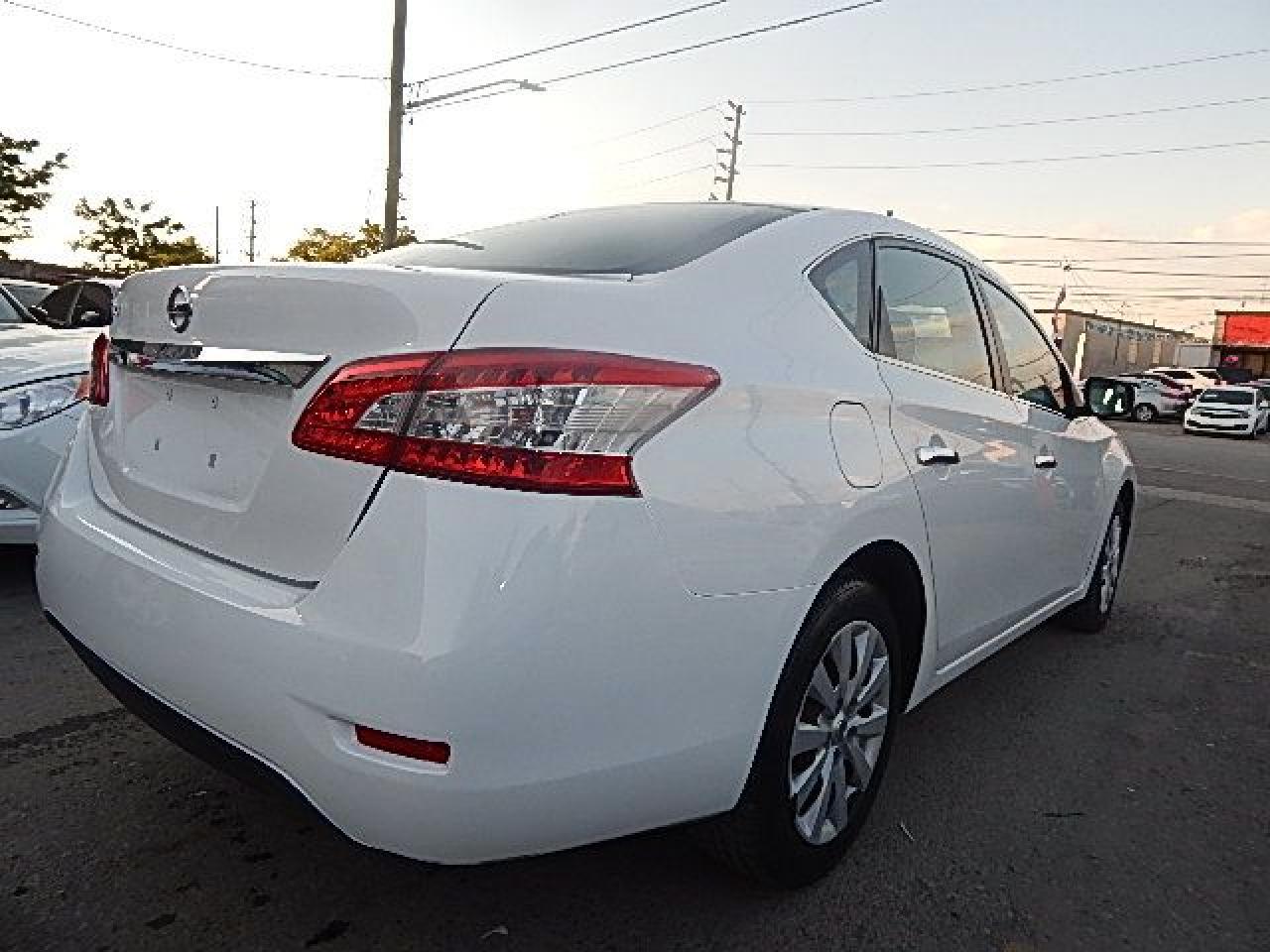 2014 Nissan Sentra S Photo4
