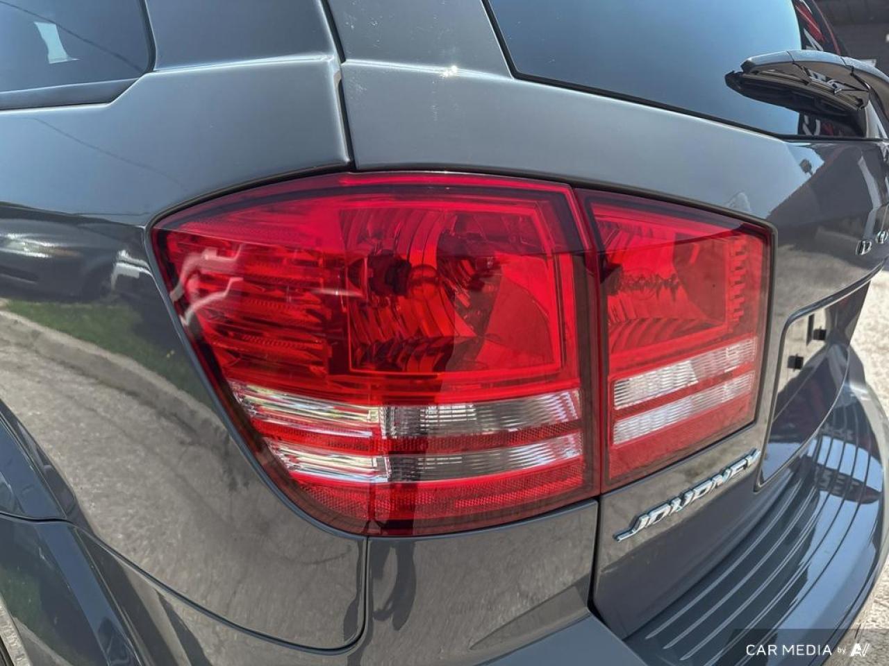 2020 Dodge Journey SE / 7 PASS / DUAL CLIMATE / AC / AUTO / CD PLAYER - Photo #7