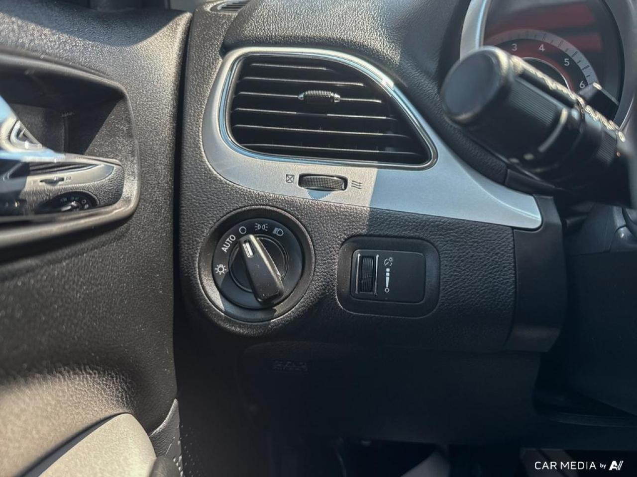 2020 Dodge Journey SE / 7 PASS / DUAL CLIMATE / AC / AUTO / CD PLAYER - Photo #14