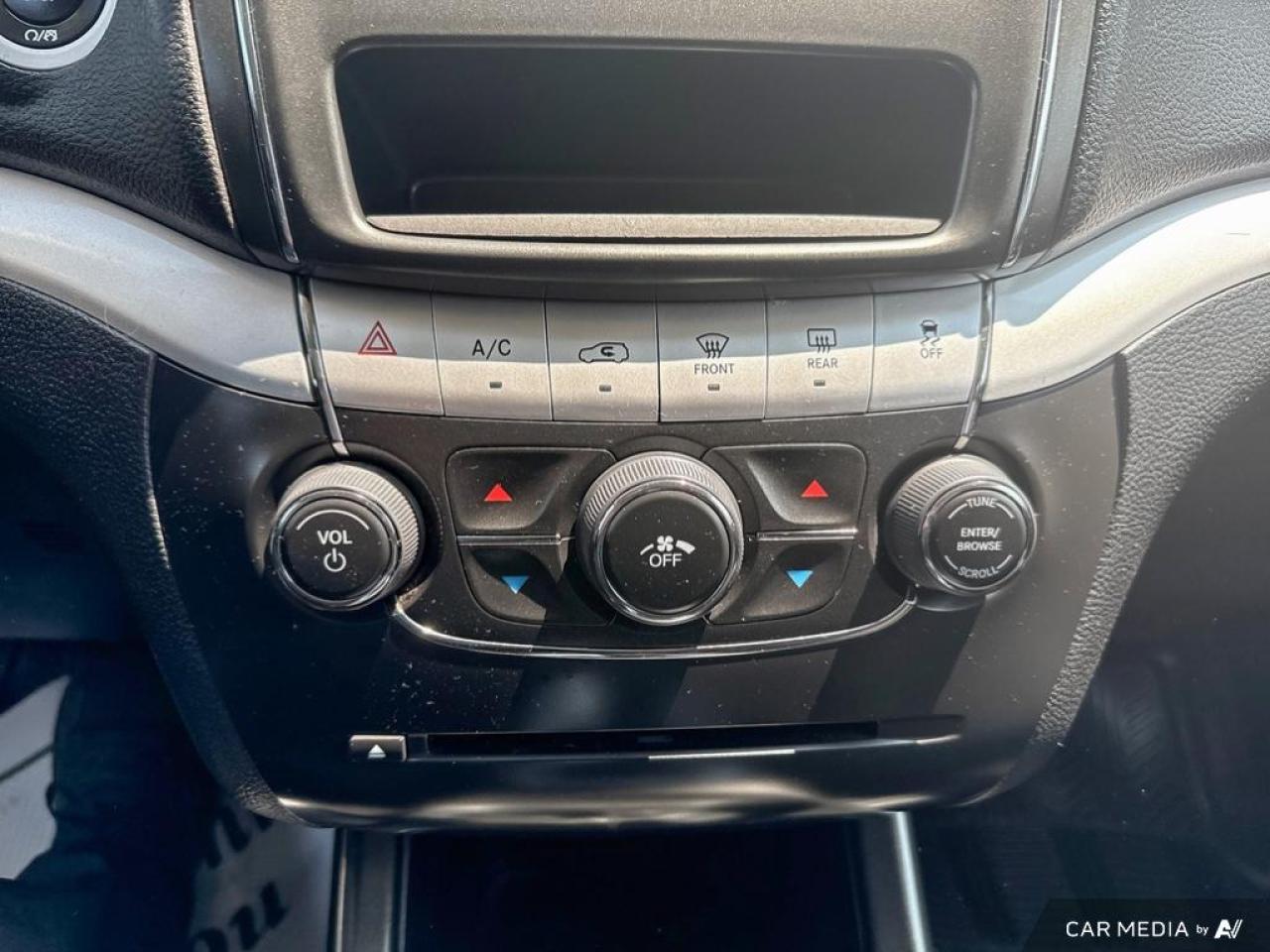 2020 Dodge Journey SE / 7 PASS / DUAL CLIMATE / AC / AUTO / CD PLAYER - Photo #16