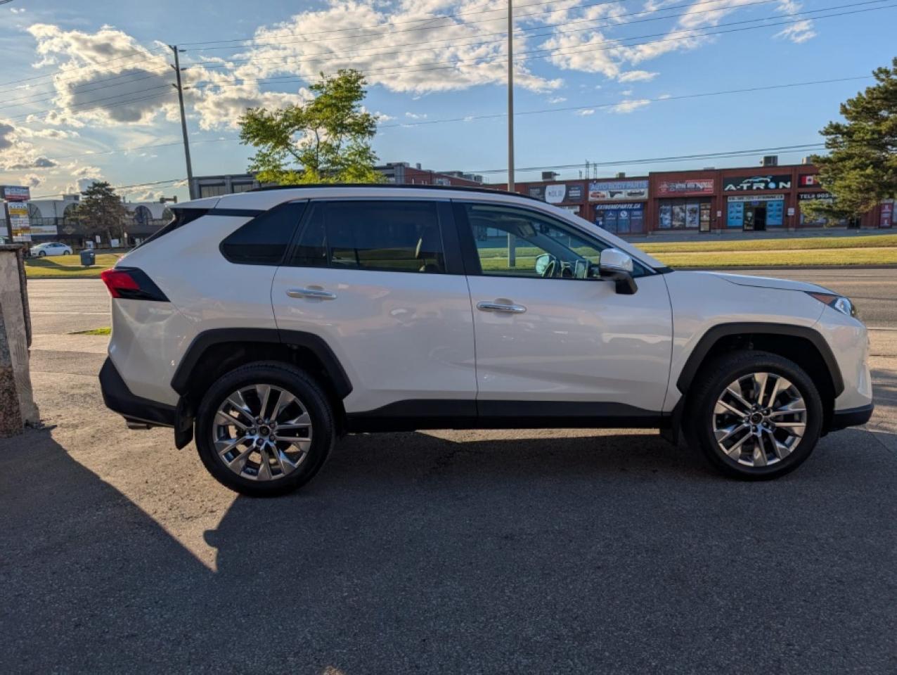 2021 Toyota RAV4 LIMITED  - Photo #4