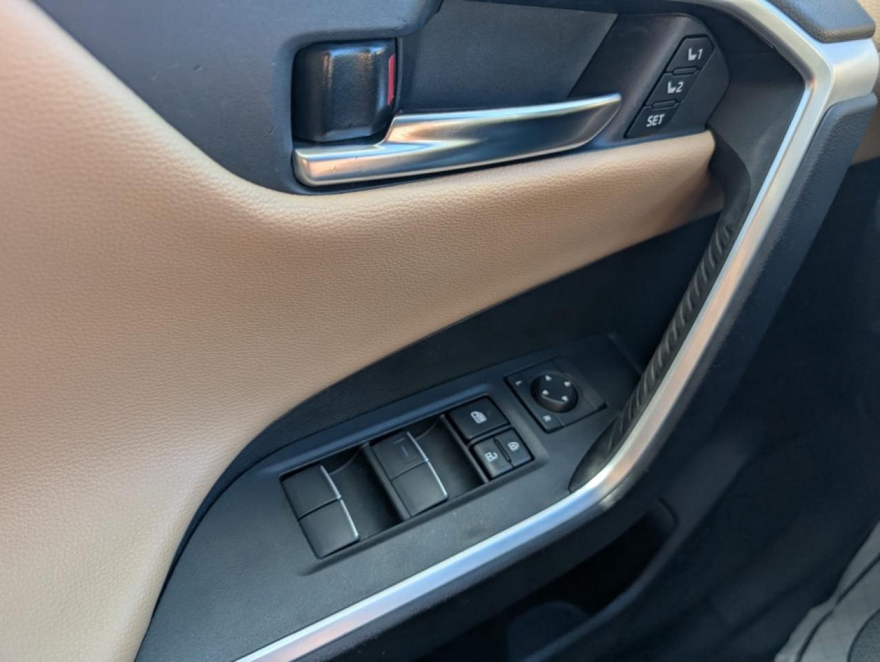 2021 Toyota RAV4 LIMITED  - Photo #10