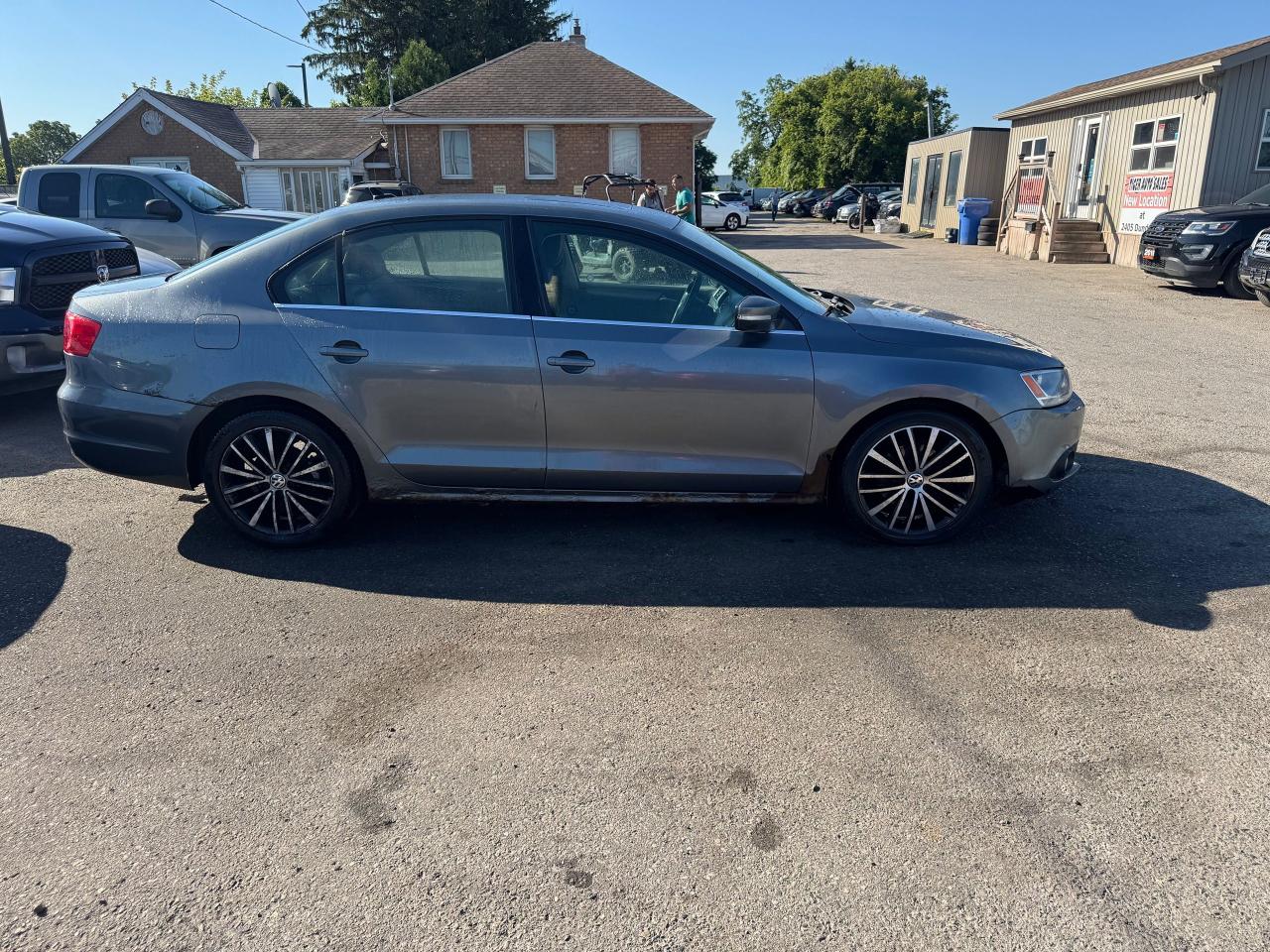 2013 Volkswagen Jetta HIGHLINE, AUTO, DRIVES GREAT, ROOF, LOADED, AS IS - Photo #6