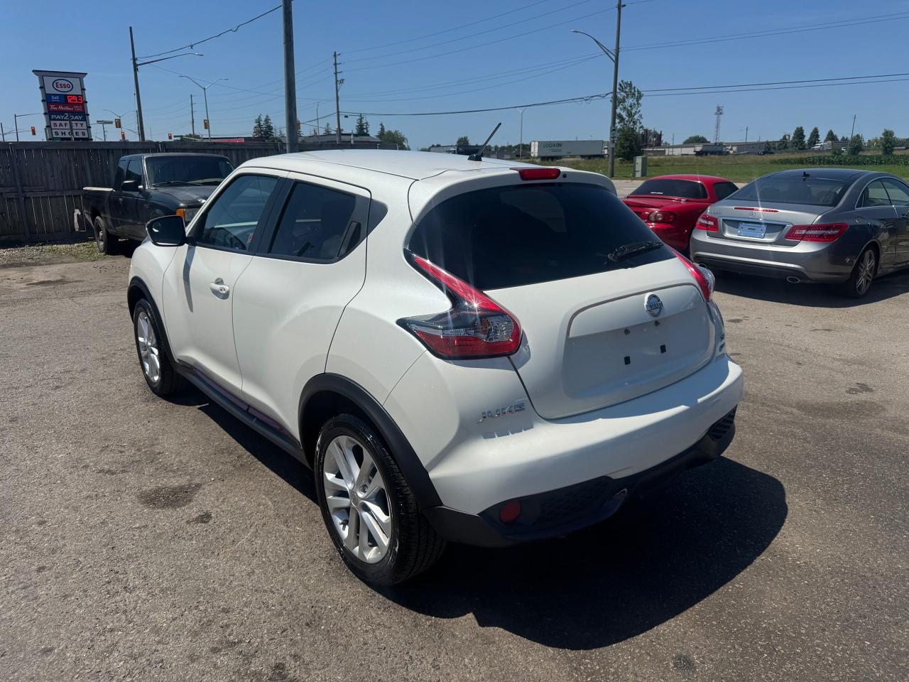 2015 Nissan Juke SV, AUTO, LOW KMS, ONLY 70KMS, CERTIFIED - Photo #3