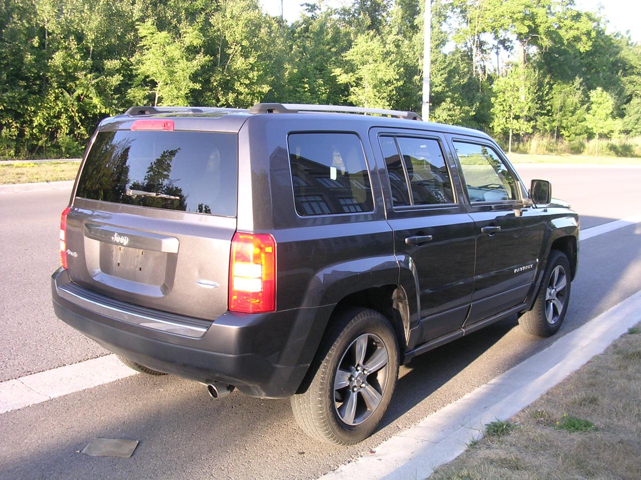 2016 Jeep Patriot 4WD 4dr High Altitude Photo2