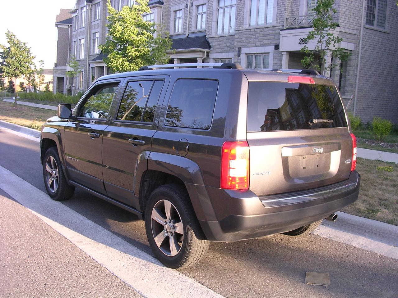 2016 Jeep Patriot 4WD 4dr High Altitude Photo3