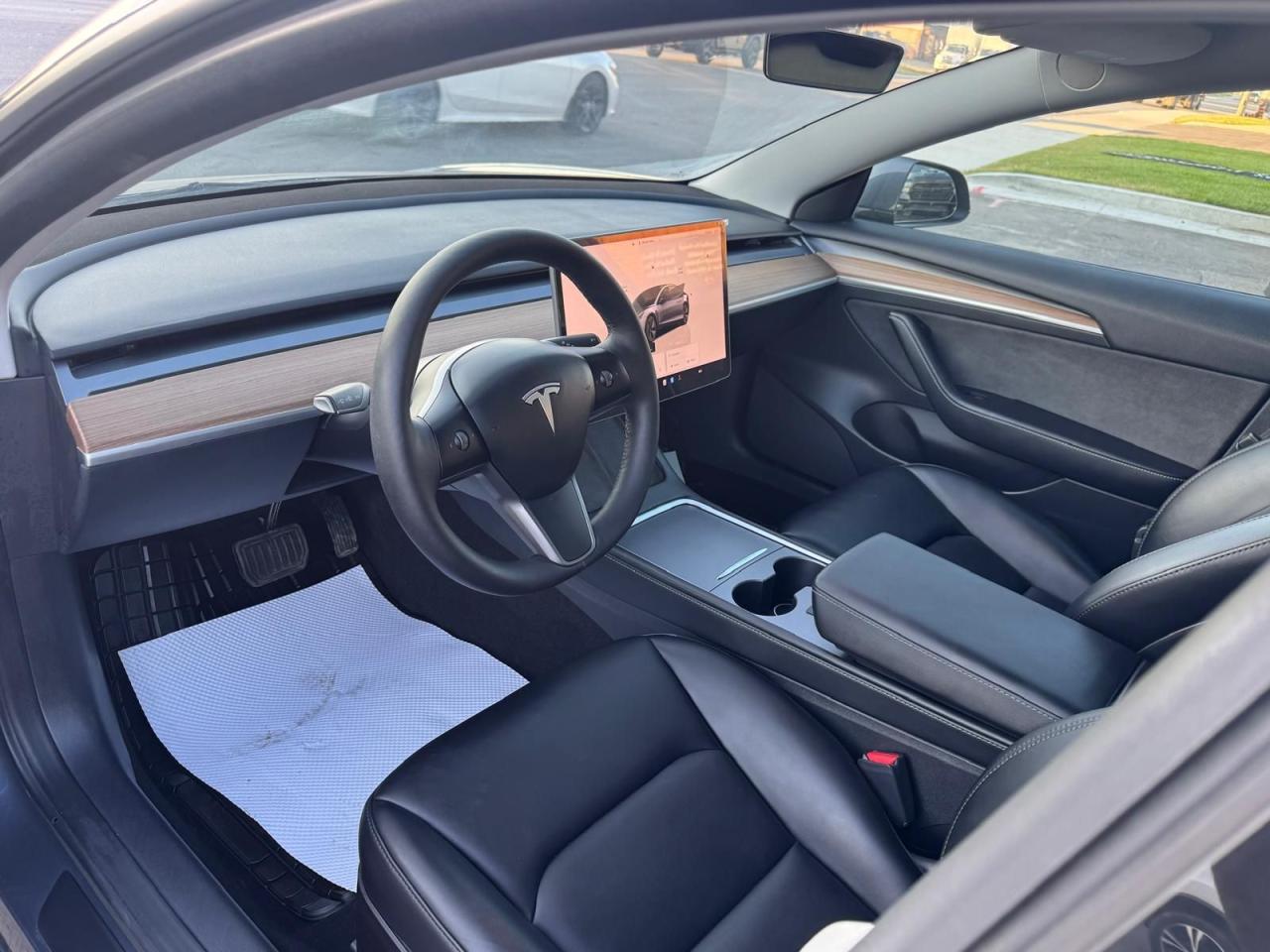 2023 Tesla Model 3  - Photo #8