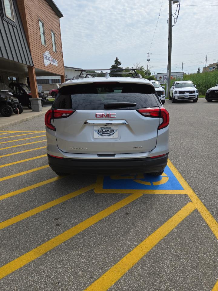 2021 GMC Terrain SLE Photo3
