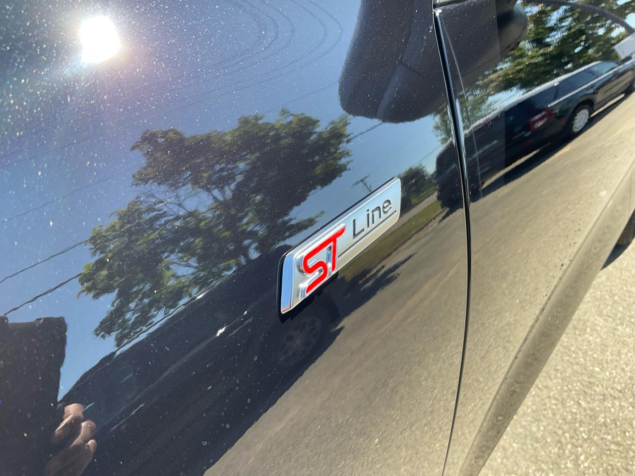 2025 Ford Escape ST-Line Photo5