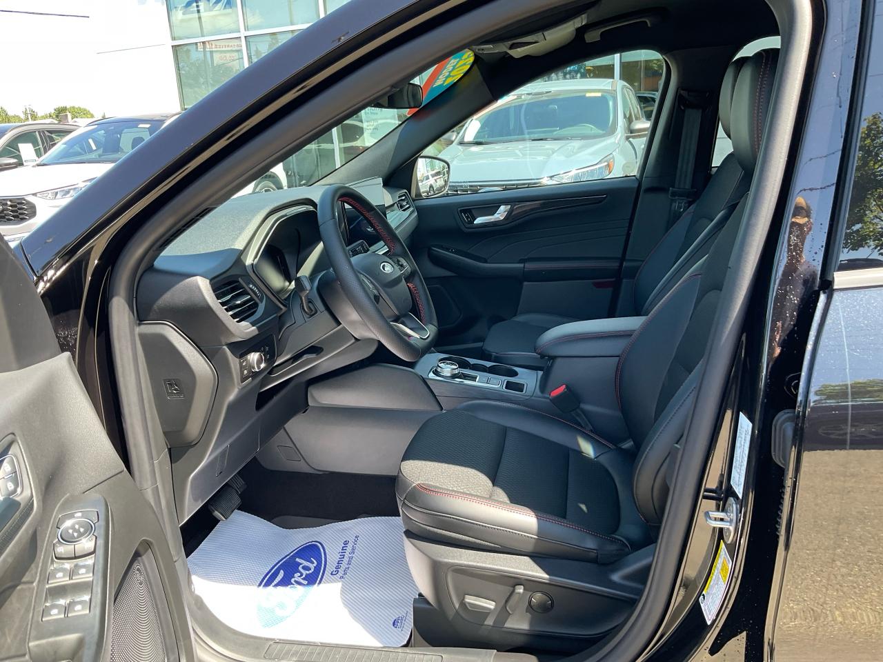 2025 Ford Escape ST-Line Photo5