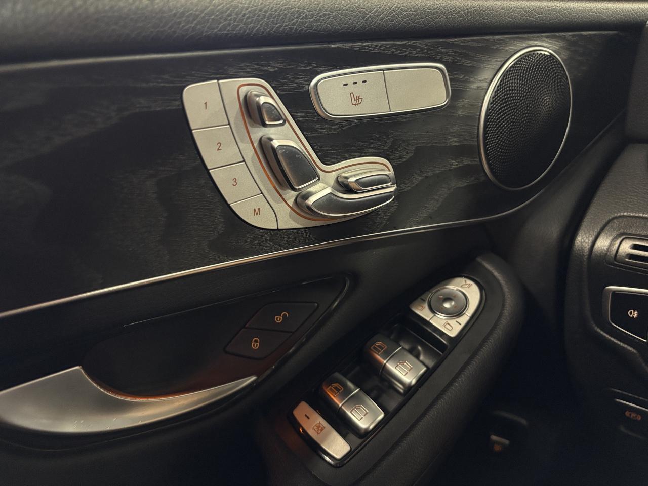 2020 Mercedes-Benz GLC GLC300|4MATIC|AMGPKG|WOOD|LEATHER|DUALSUNROOF|LED| - Photo #17