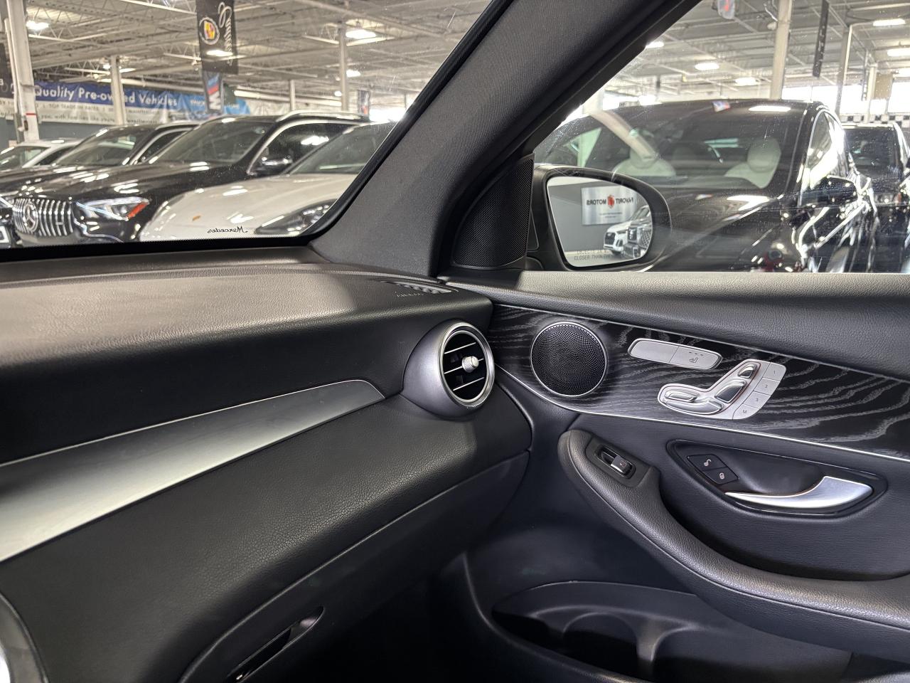 2020 Mercedes-Benz GLC GLC300|4MATIC|AMGPKG|WOOD|LEATHER|DUALSUNROOF|LED| - Photo #18