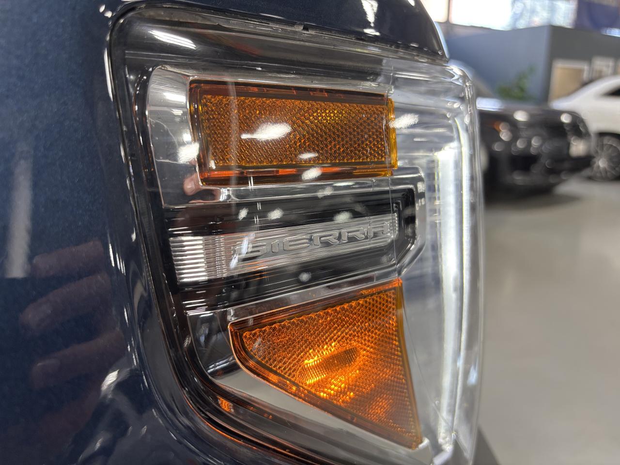 2020 GMC Sierra 1500 AT4 AWD|CREW|NAV|BOSE|360CAM|TAILGATESPLIT|LEATHER - Photo #3