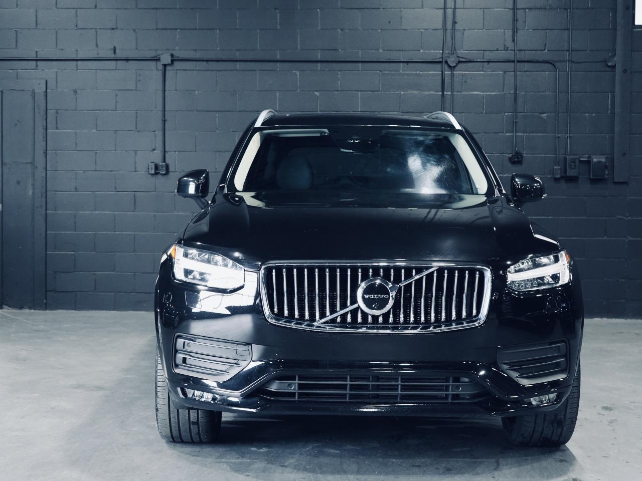 2022 Volvo XC90 T6 Momentum 7-Seater/PANO/HUD/DRIVE ASSIST/NAV Photo2