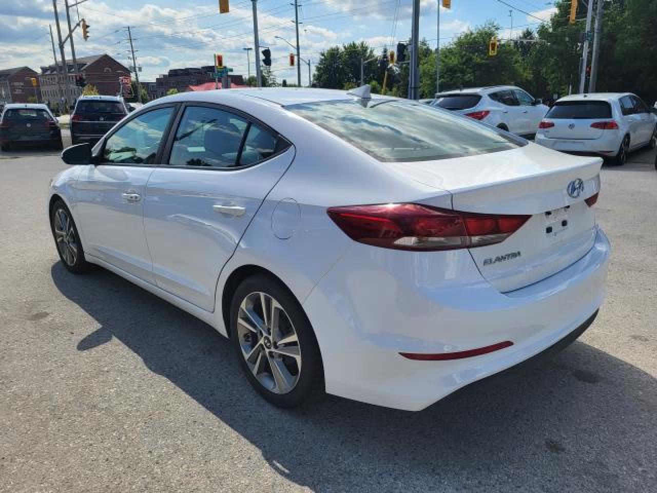 2017 Hyundai Elantra Limited Photo5
