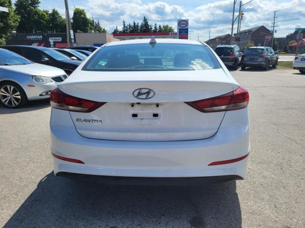 2017 Hyundai Elantra Limited Photo4
