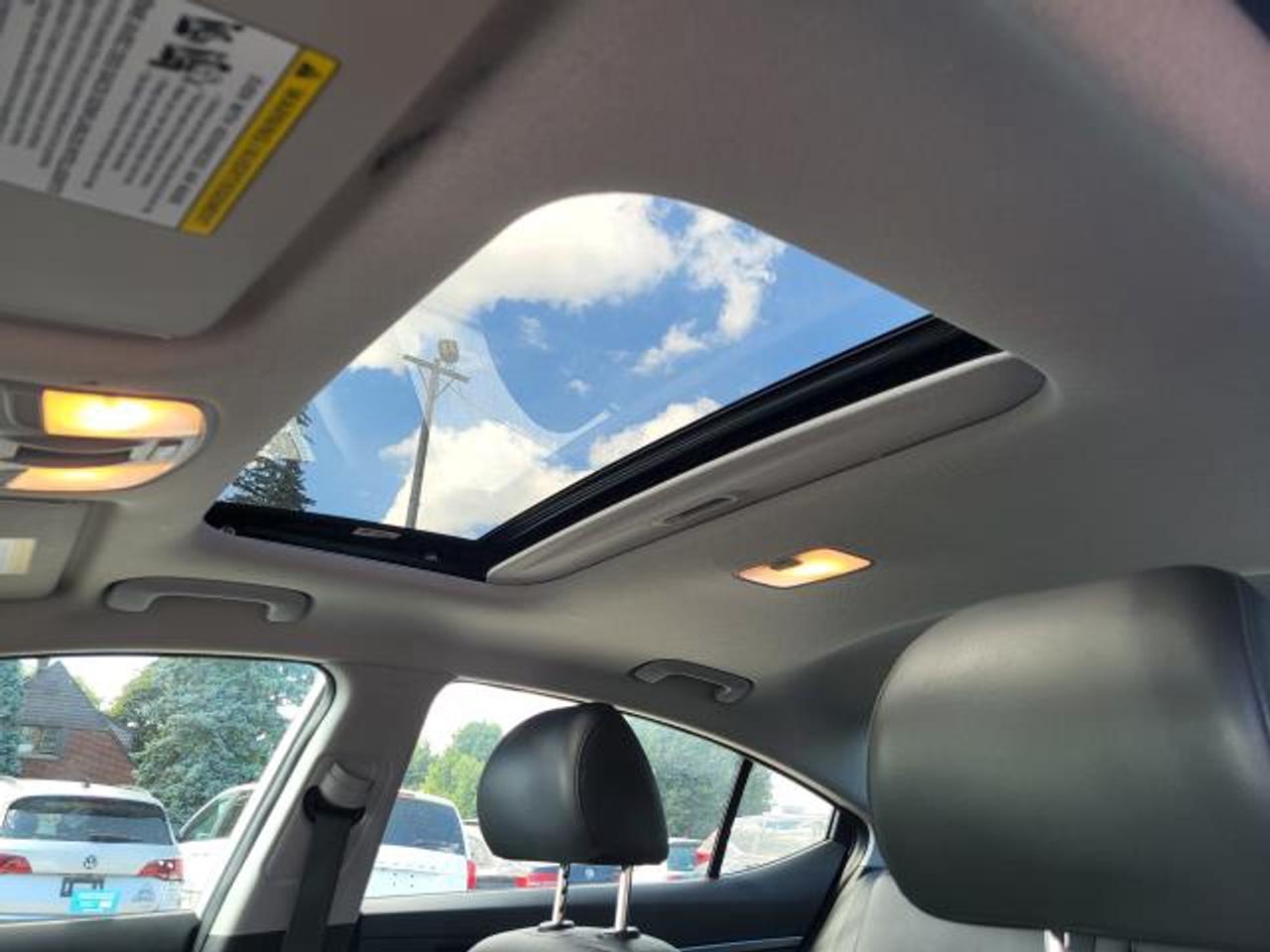 2017 Hyundai Elantra Limited Photo