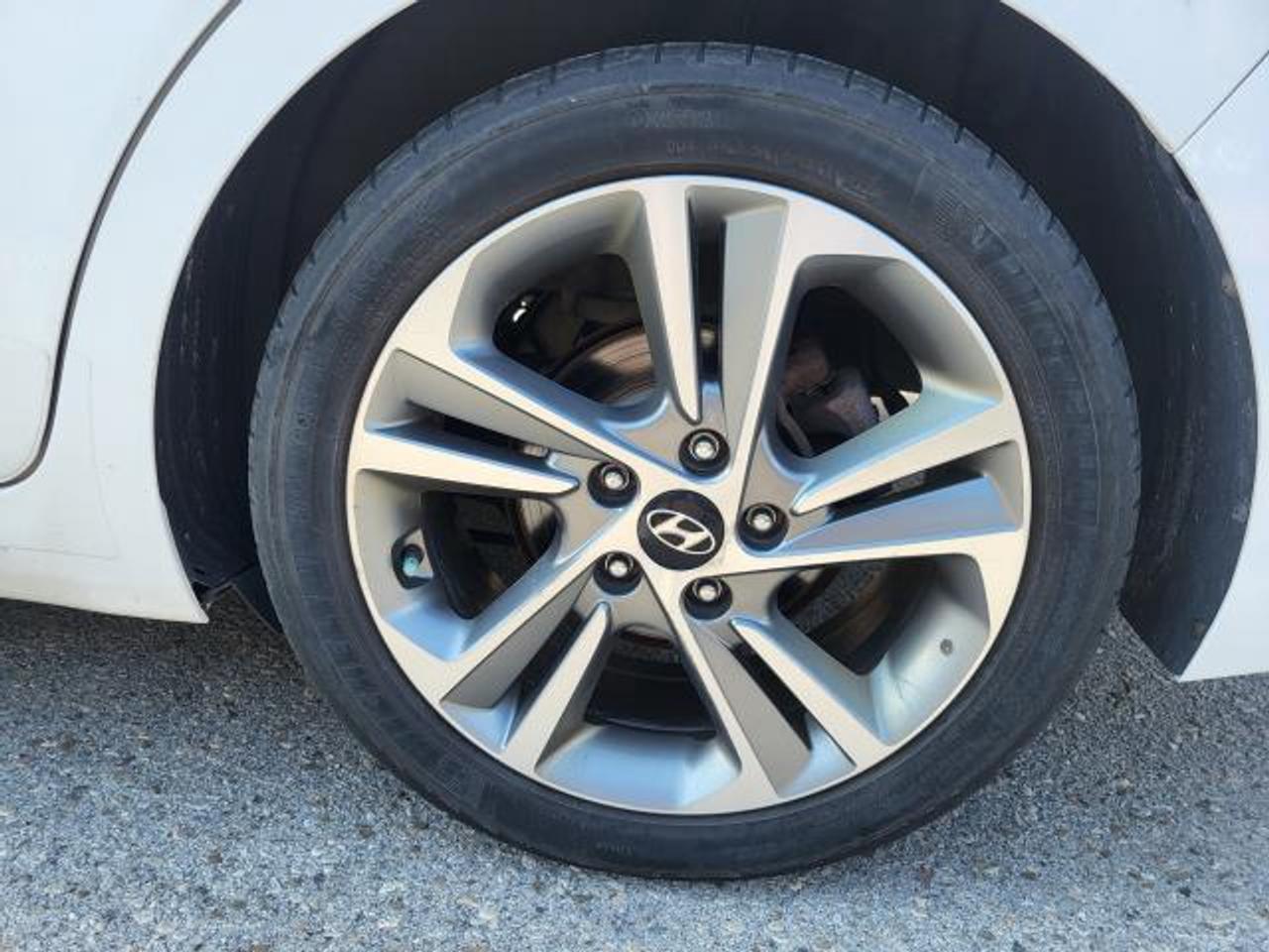 2017 Hyundai Elantra Limited Photo