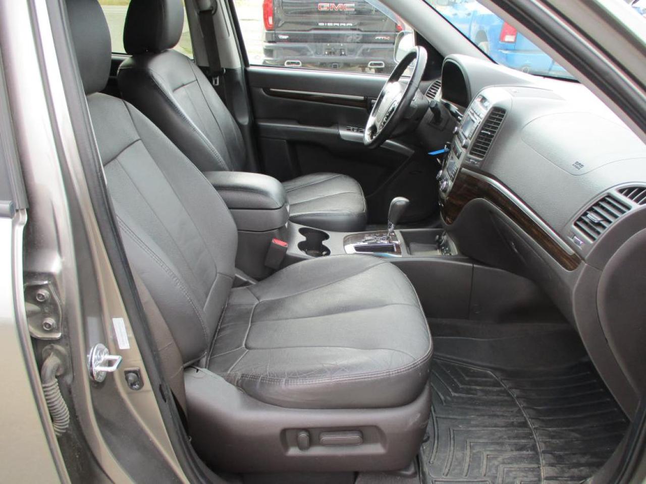 2011 Hyundai Santa Fe LIMITED  AWD Photo12