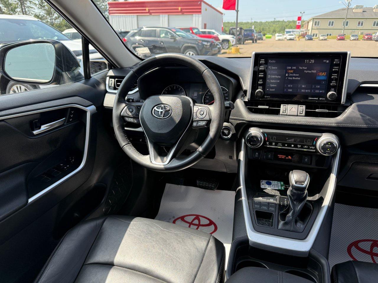 2020 Toyota RAV4 XLE Photo