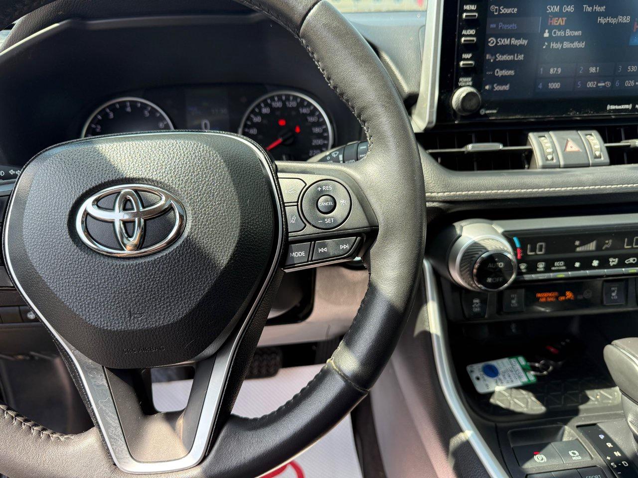 2020 Toyota RAV4 XLE Photo