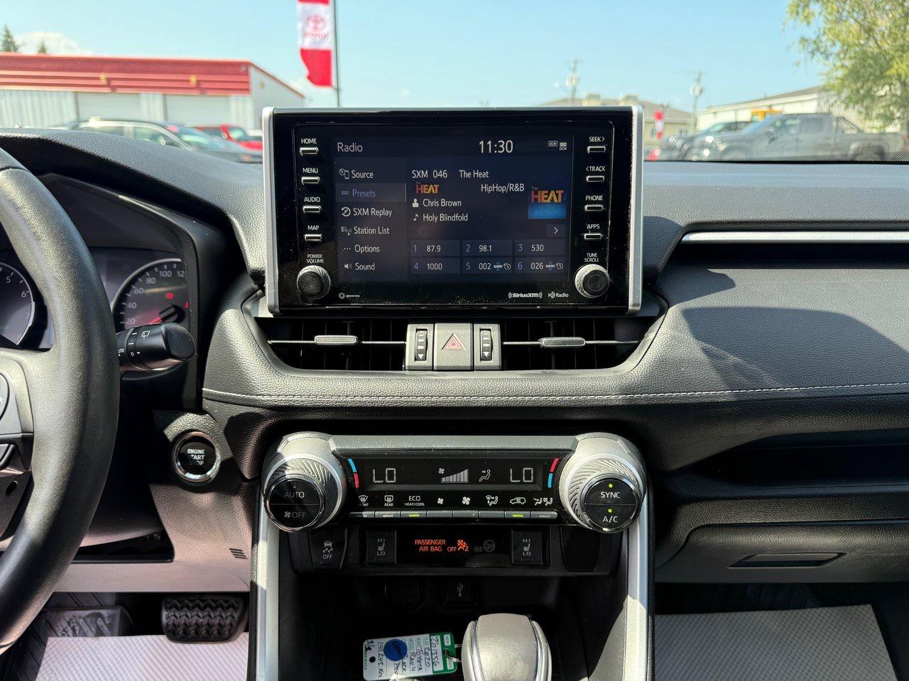2020 Toyota RAV4 XLE Photo