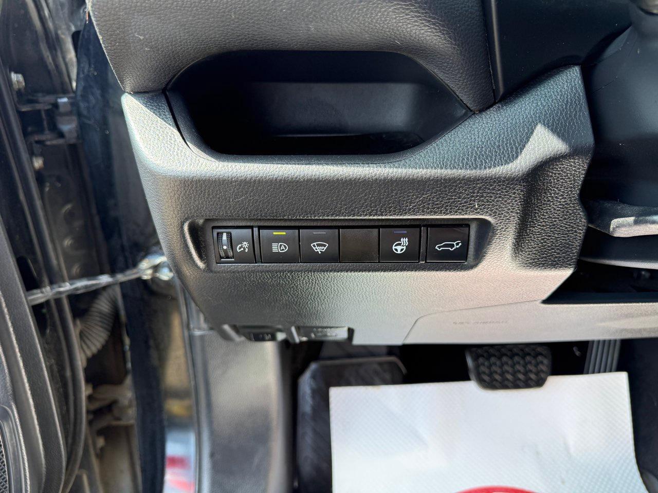 2020 Toyota RAV4 XLE Photo